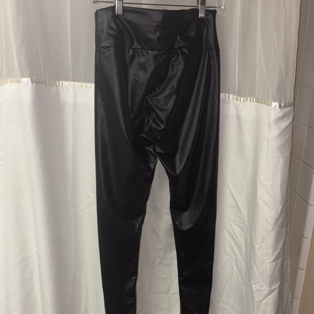 Sleek Black Faux Leather Leggings - Picture 7 of 9